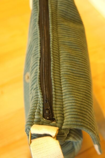 Sac besace en velours côtelé – Image 4