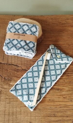 Étui à brosse à dents et lingettes