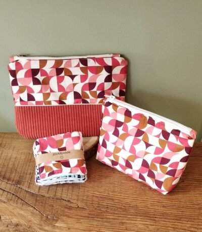 Ensemble trousse, pochette et lingettes